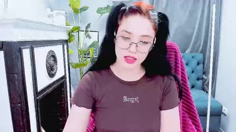 Snapshot of ellie_magic chatting on March 1, 2:34 pm ellie_magic online show from March 1, 2:34 pm