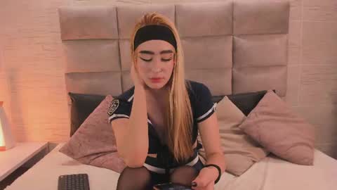 ellieadeline online show from June 17, 4:03 am
