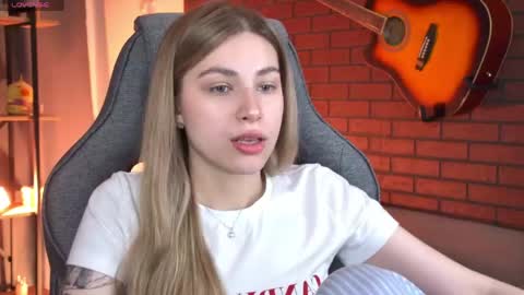 elliecutes online show from May 3, 9:23 am