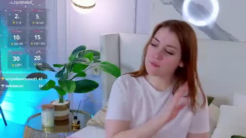 elliegarson__ online show from June 13, 8:17 pm