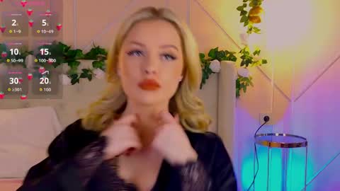 Elly Linn online show from April 23, 10:01 pm