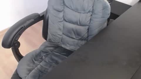 Elly online show from February 15, 9:19 am