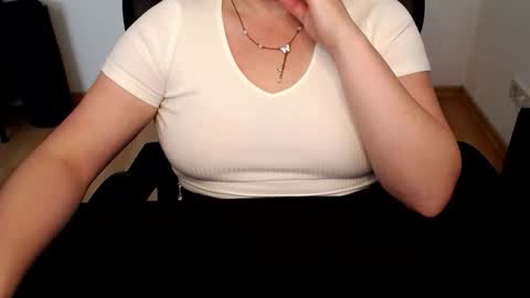 Elly online show from June 4, 1:37 pm