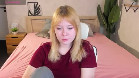 ellya_castro online show from December 15, 12:05 am