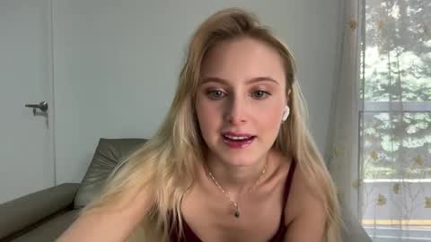 ellykeyofficial online show from June 4, 7:29 pm