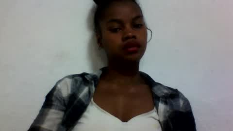 elodie228680 online show from June 15, 4:12 am