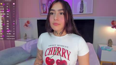 Elodie  online show from October 28, 4:02 pm