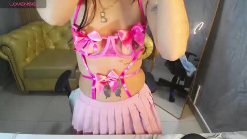 Snapshot of elody_a chatting on September 18, 12:58 pm Elody online show from September 18, 12:58 pm