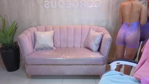 Snapshot of elody_a chatting on October 15, 3:42 am Elody online show from October 15, 3:42 am