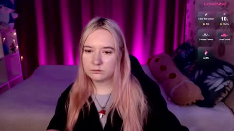 Snapshot of elovinora chatting on December 27, 8:39 pm Ela give me a thumbs up if you like it  and this is important for the development of the account online show from December 27, 8:39 pm