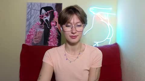 Snapshot of elsaangel chatting on September 20, 2:32 am elsaangel online show from September 20, 2:32 am