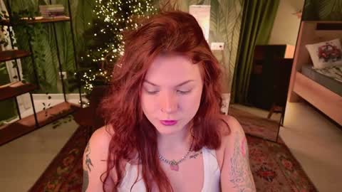 Snapshot of elsie_ginger chatting on January 14, 10:44 pm Elsie online show from January 14, 10:44 pm