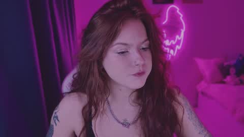 Snapshot of elsie_ginger chatting on December 15, 9:42 pm Elsie online show from December 15, 9:42 pm