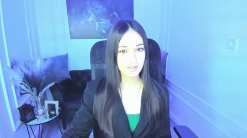 Elvira online show from March 10, 5:00 am