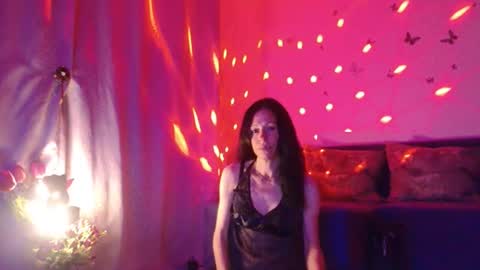 Elisa online show from July 6, 6:10 pm