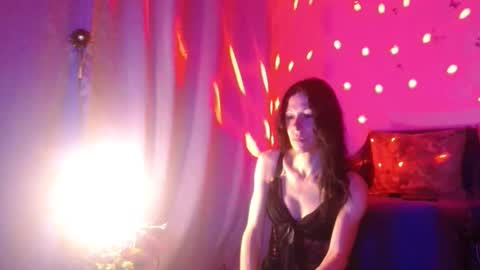 Elisa online show from October 21, 6:56 pm