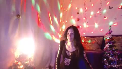 Elisa online show from December 5, 7:37 pm