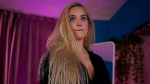 Elyssa online show from June 7, 6:48 pm
