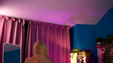Elyssa online show from June 5, 6:36 pm