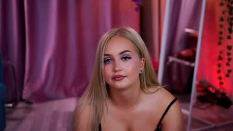 Elyssa online show from July 8, 7:05 pm