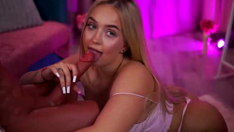 Elyssa online show from June 12, 7:33 pm