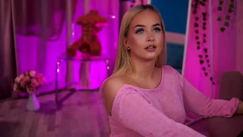 Elyssa online show from June 20, 7:28 pm