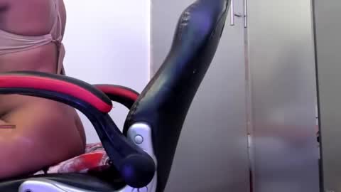 emaa_thai online show from January 18, 7:10 pm