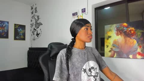 Snapshot of emattaylor chatting on December 3, 10:59 am . online show from December 3, 10:59 am