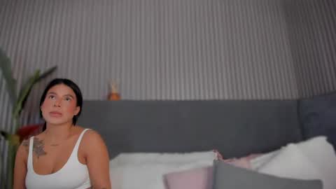 emelie_89 online show from June 26, 11:44 am