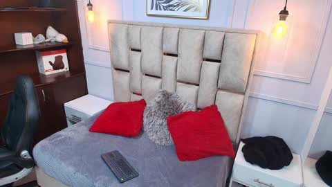 Emily  online show from December 31, 10:37 am