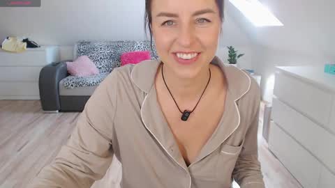 just me online show from May 3, 9:23 am