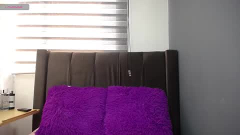 Snapshot of emi_candi chatting on March 11, 12:28 pm emi online show from March 11, 12:28 pm