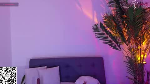 Emmily Roberts online show from July 13, 12:00 am