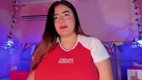 Emiily Grace online show from July 16, 11:48 am