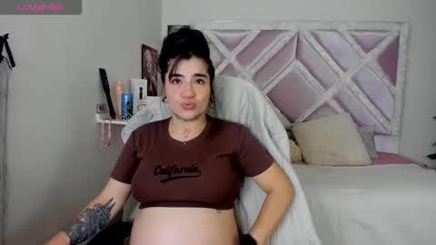emilayton_ online show from March 11, 9:17 pm