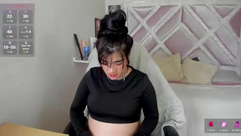 emilayton_ online show from February 28, 9:03 pm