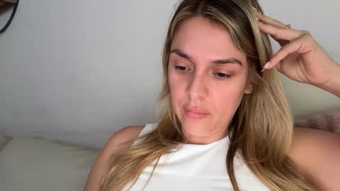 emilelovesyou online show from April 25, 1:36 pm