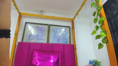 emili cute1 online show from June 12, 6:49 pm