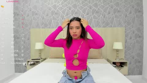 Snapshot of emili_lenus chatting on February 23, 11:25 am Emili Lenus online show from February 23, 11:25 am