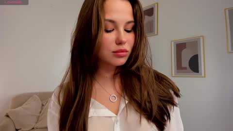 Snapshot of emilia_dream chatting on February 18, 6:49 pm emilia_dream online show from February 18, 6:49 pm