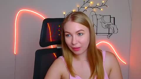 Emilia online show from August 4, 11:38 am