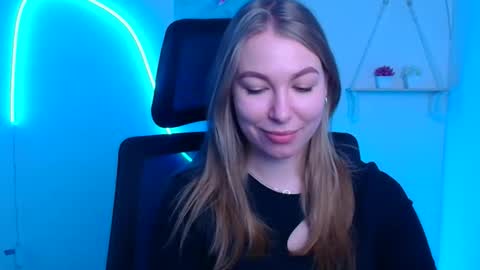 Emilia online show from December 19, 6:49 am