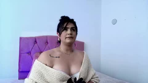 emilia_sweetx online show from October 20, 11:57 am