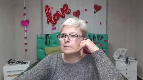 Snapshot of emiliagree chatting on October 8, 7:51 pm EmiliaGree online show from October 8, 7:51 pm