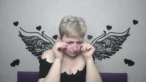EmiliaGree online show from April 29, 6:35 pm