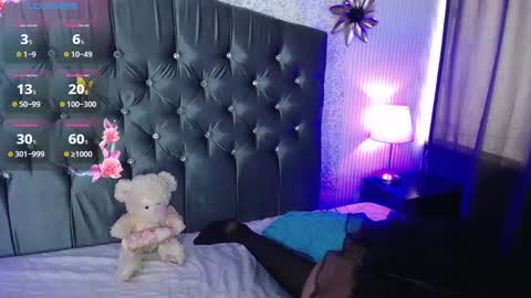 Snapshot of emilie_james chatting on December 18, 8:47 pm Emilie James online show from December 18, 8:47 pm