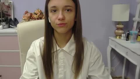 Emilly online show from November 20, 8:04 am