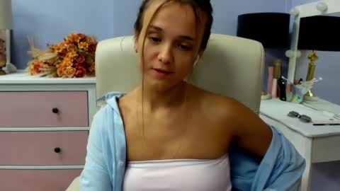 Emilly online show from June 23, 6:33 am