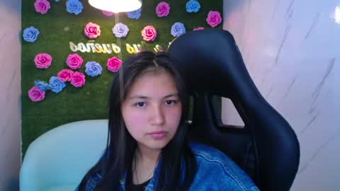 emiluna_a online show from June 12, 10:51 pm