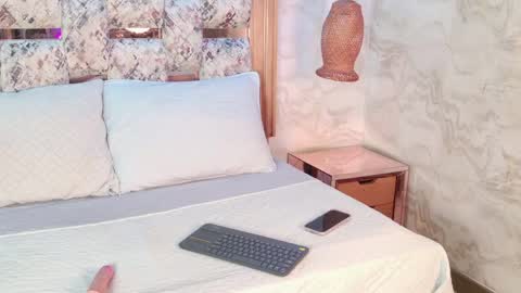 emily_dempsey online show from June 6, 7:20 pm